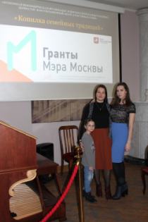 Вероника Круглова с дочками